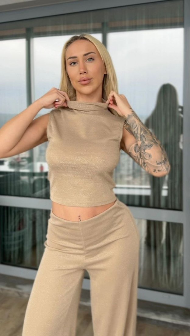 Bej Yüksek Yakalı Kolsuz Mini Takım - Görsel 3
