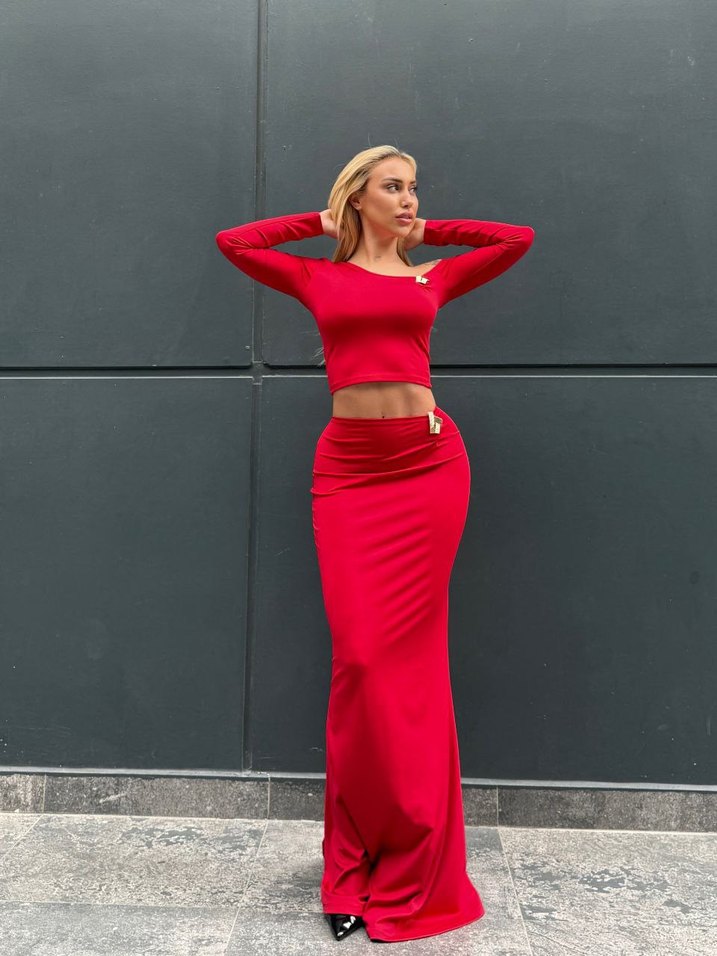 Uzun Kollu Kırmızı Parlak Kadın Elbise - Görsel 3