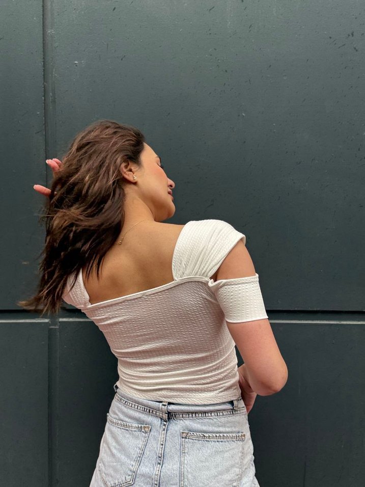 Beyaz  Kısa Kollu bluz( ,S M L ) bedenleri mevcuttur - Görsel 4