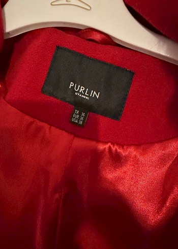 Kırmızı Yakası Tüylü Kemerli Kaban - Görsel 3