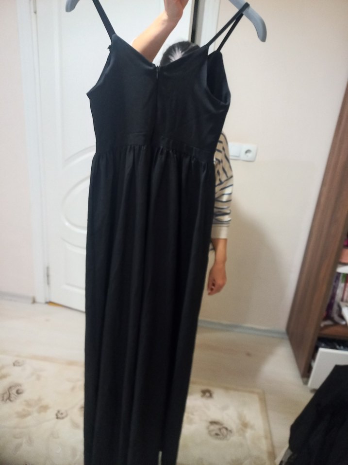 Siyah Uzun V Yaka Askılı elbise - Görsel 3