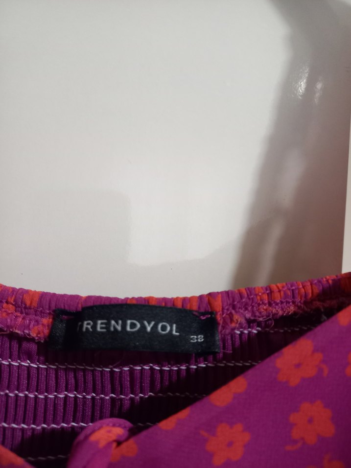 çiçekli pembe ve morlu kat kat elbise - Görsel 2