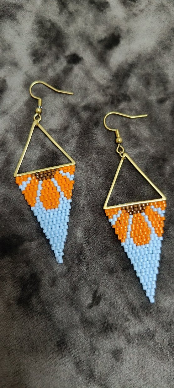 Miyuki Üçgen Sallantılı Tasarım Küpe - Görsel 3