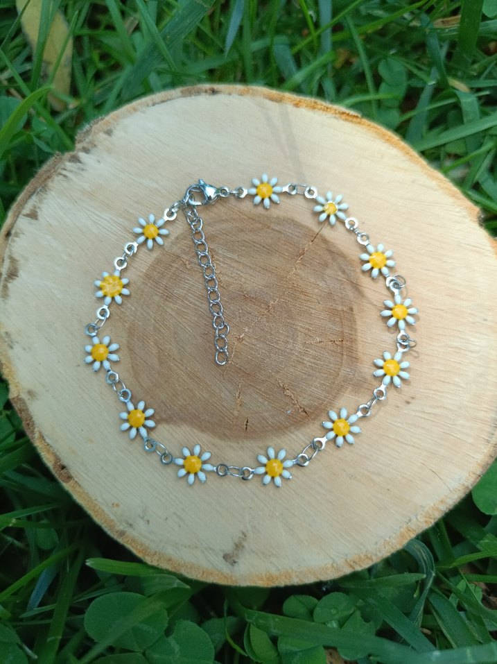 Çiçek Desenli Sarı Zincir Detaylı Bileklik - Görsel 2