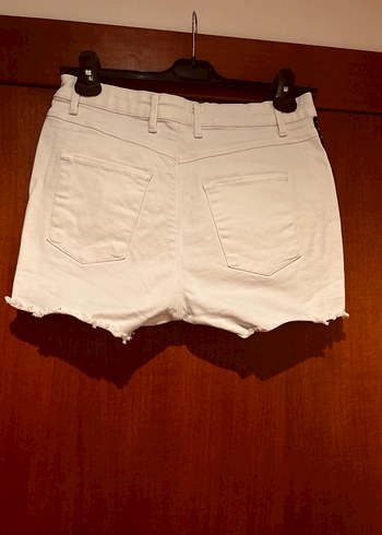 Beyaz Nakışlı Kemerli Mini Şort - Görsel 2