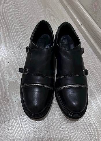 Siyah Deri Tokalı Kadı.  Klasik Ayakkabı - Görsel 2