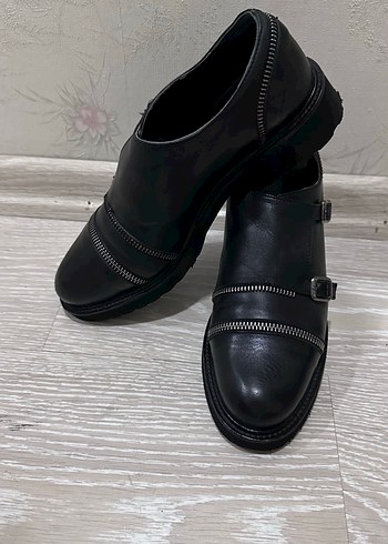 Siyah Deri Tokalı Kadı.  Klasik Ayakkabı - Görsel 3