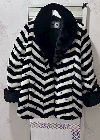 Zebra Desenli Kısa Kürk Kadın Mont - Görsel 2