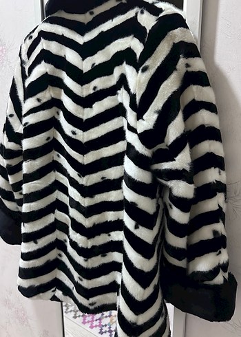 Zebra Desenli Kısa Kürk Kadın Mont - Görsel 5
