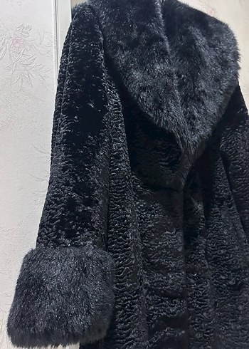 Siyah Kürk Detaylı Midi Kadın Kaban - Görsel 2