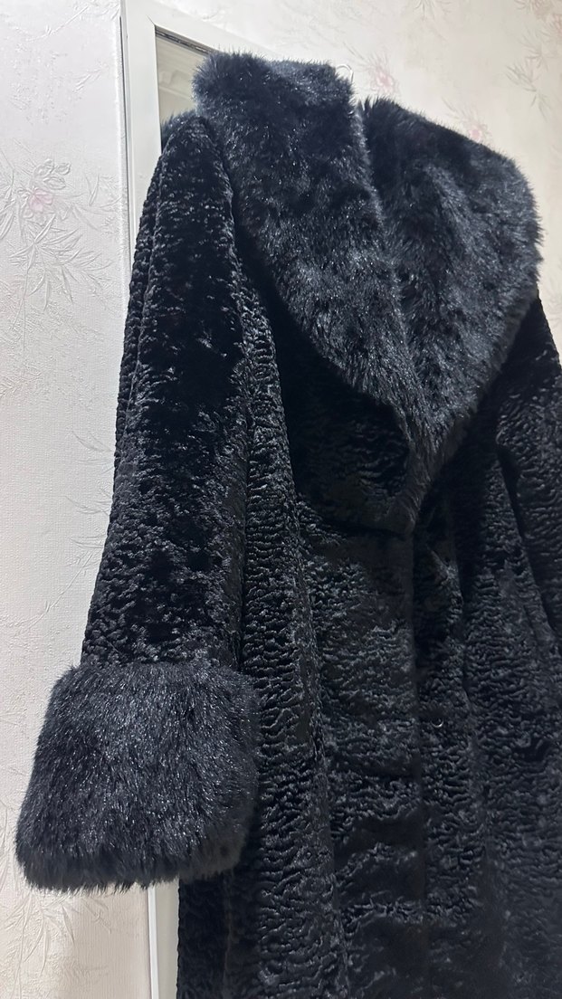 Siyah Kürk Detaylı Midi Kadın Kaban - Görsel 2