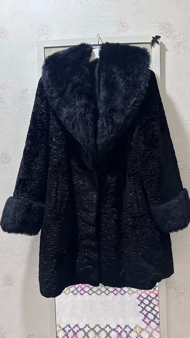 Siyah Kürk Detaylı Midi Kadın Kaban - Görsel 3