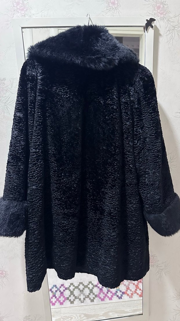 Siyah Kürk Detaylı Midi Kadın Kaban - Görsel 4