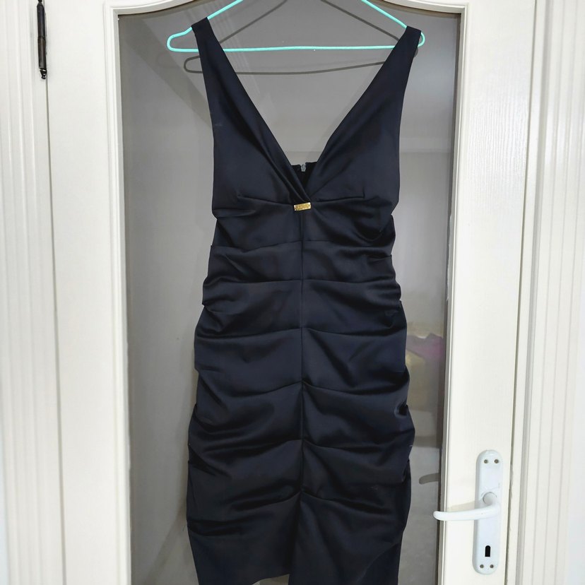 V Yaka Drapeli Mini Siyah Elbise - Görsel 2