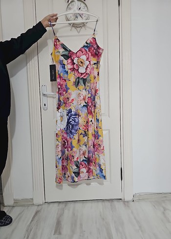 Çiçek Baskılı V Yaka Midi Elbise - Görsel 4