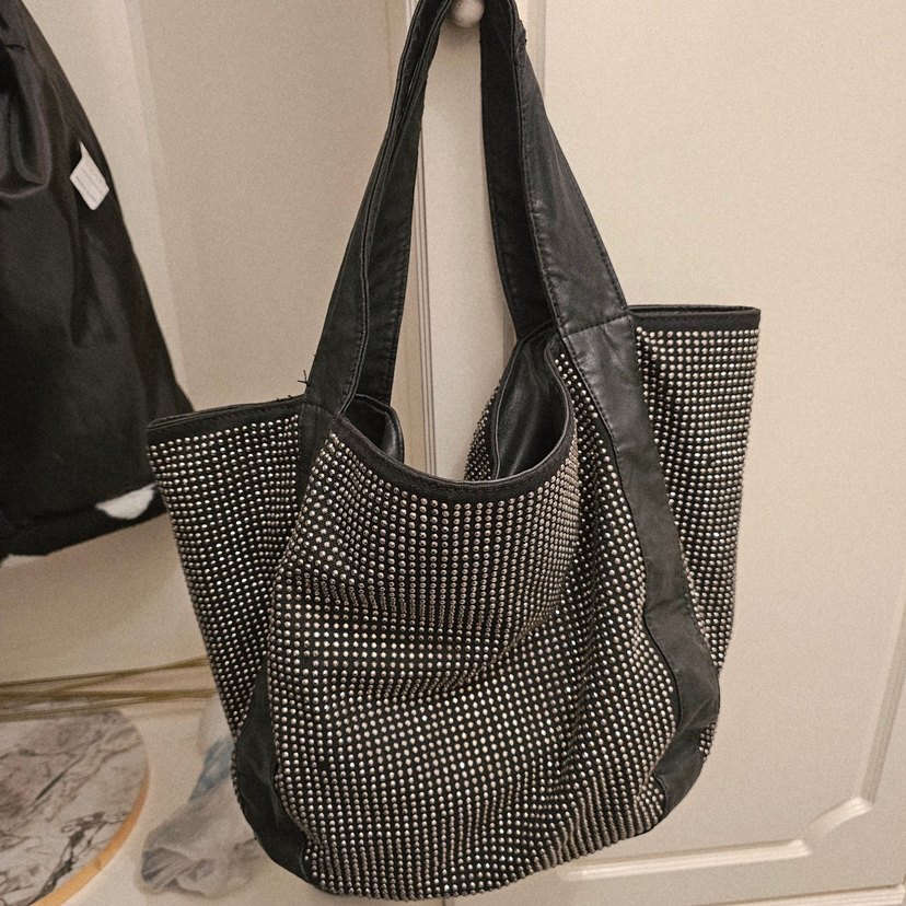 Siyah Zımba Detaylı Deri Kadın Çanta - Görsel 2