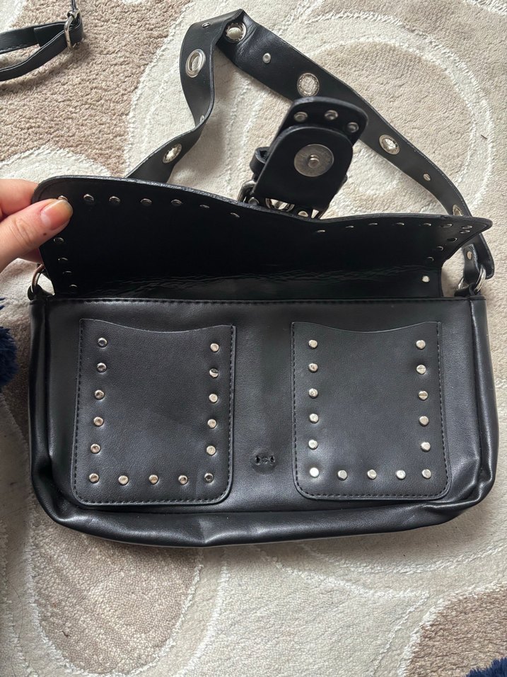 Siyah Deri Tokalı Gotik Kadın Çanta - Görsel 2