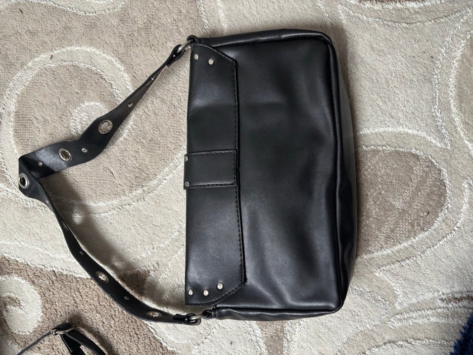 Siyah Deri Tokalı Gotik Kadın Çanta - Görsel 4