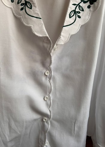 Nakış Detaylı V Yaka Beyaz Kadın Gömlek - Görsel 4