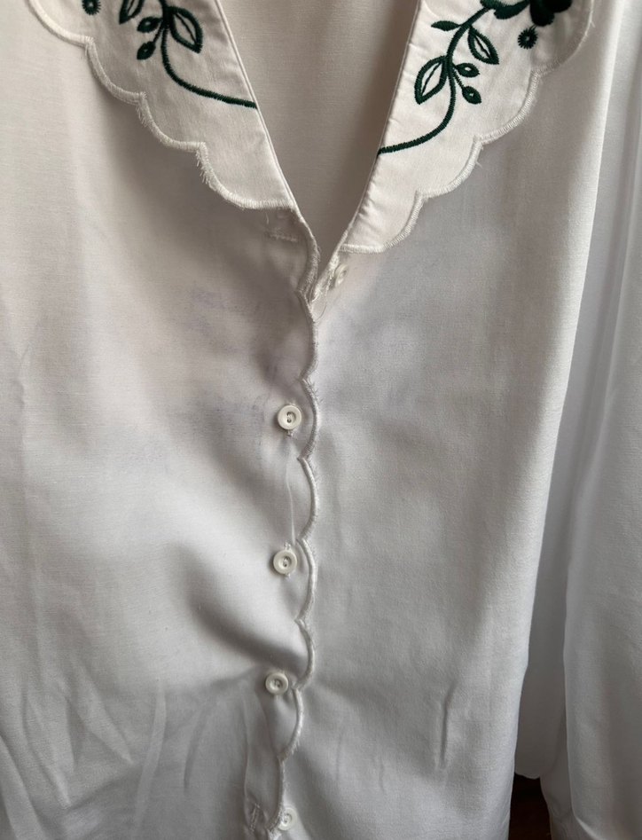 Nakış Detaylı V Yaka Beyaz Kadın Gömlek - Görsel 4