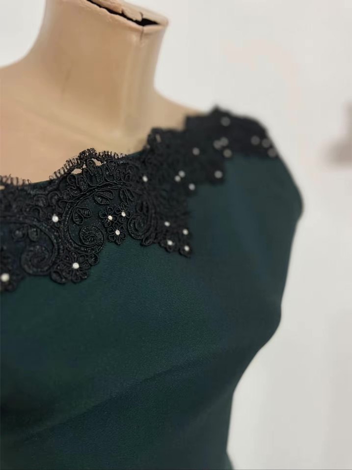 Sıyah Asimetrik İşlemeli Uzun Abiye Elbise - Görsel 3