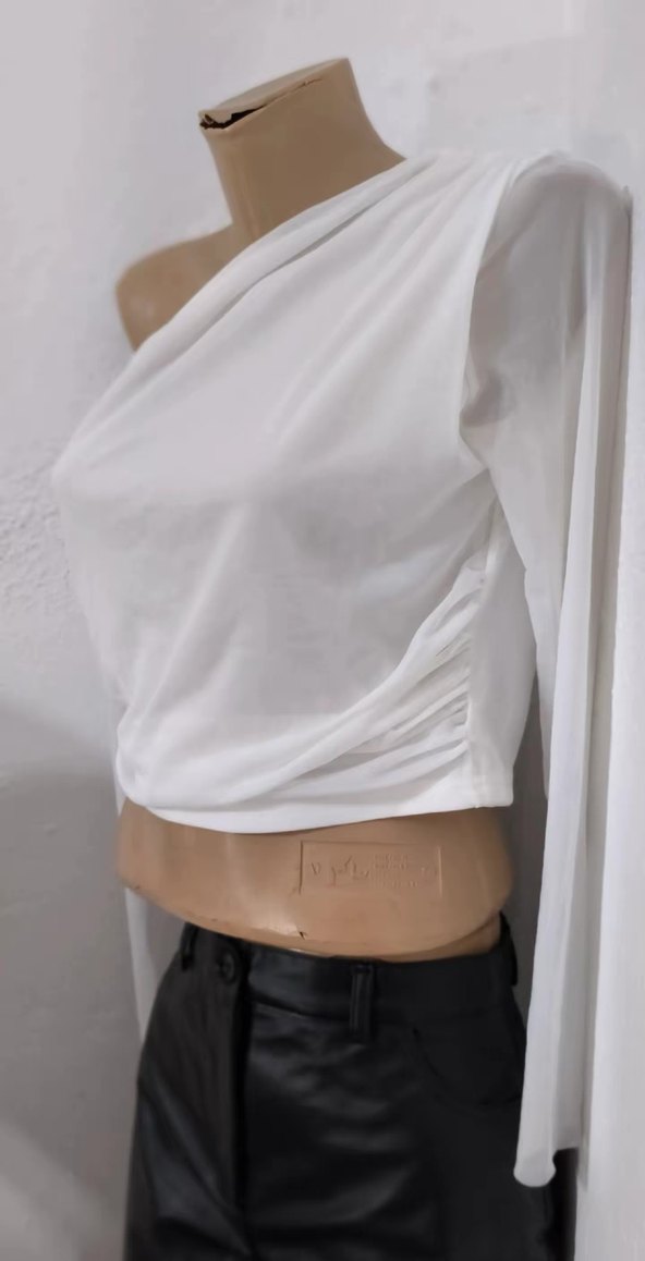 Tek Omuzlu Drapeli Beyaz  Bluz - Görsel 3