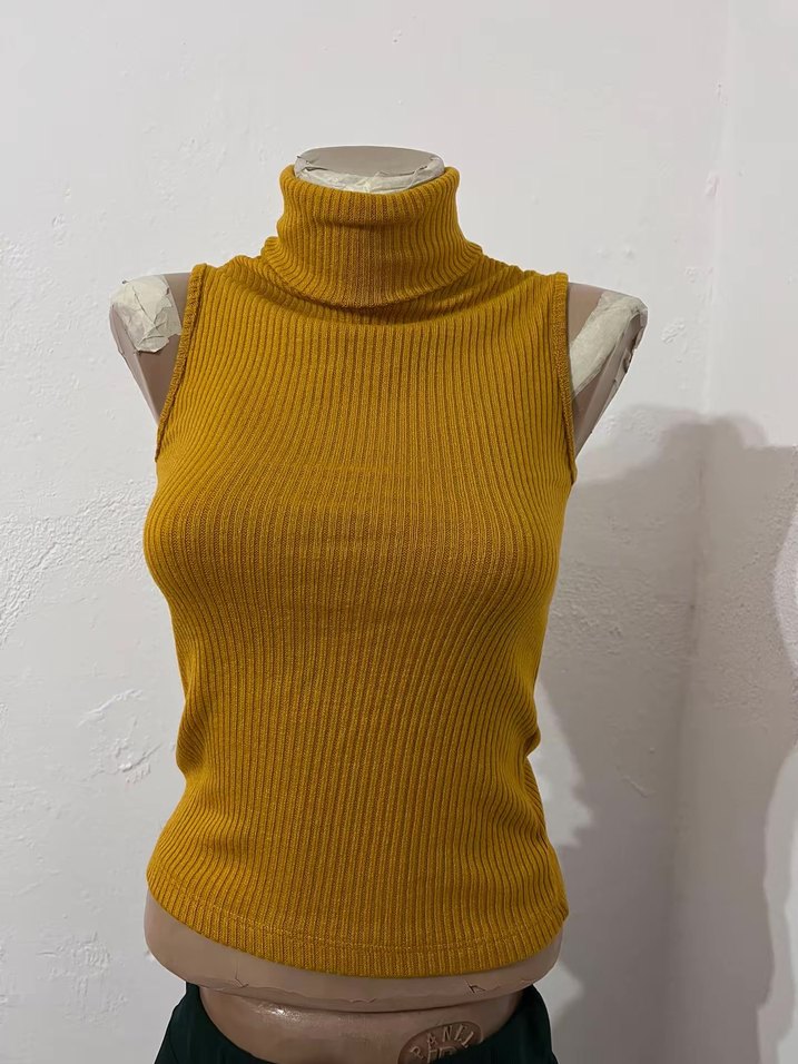 Sarı Boğazlı Kolsuz Triko Süveter - Görsel 3