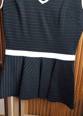 V Yaka Çizgili Kadın Midi Elbise - Görsel 3