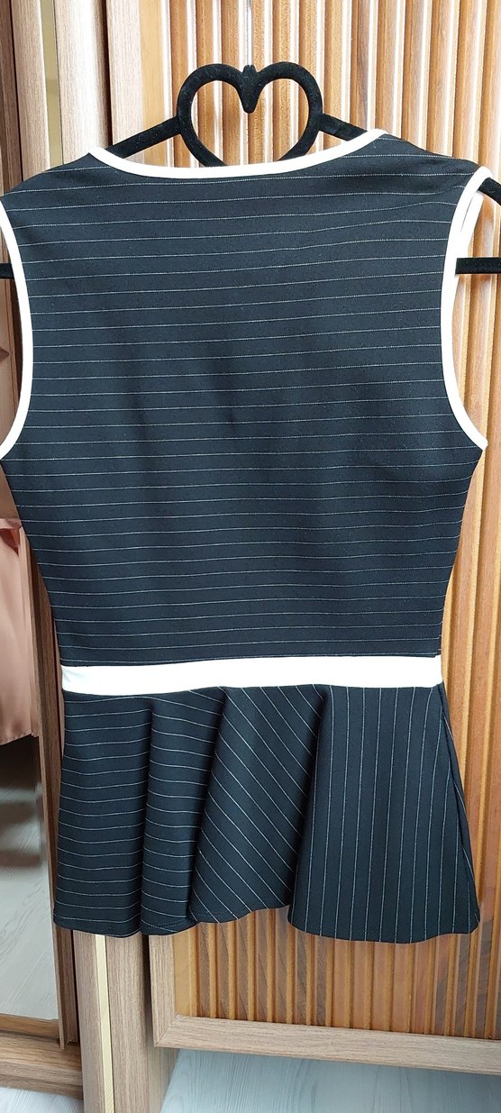 V Yaka Çizgili Kadın Midi Elbise - Görsel 5