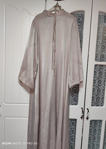 Saten Gri Bej Uzun Salaş Elbise - Görsel 2