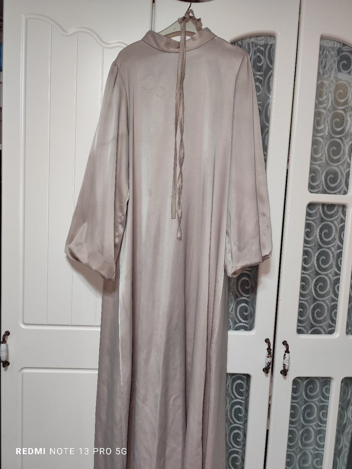 Saten Gri Bej Uzun Salaş Elbise - Görsel 2