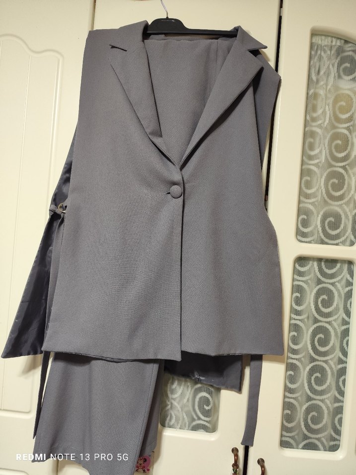 Uzun Gri Düğmeli Kadın Yelek - Görsel 3