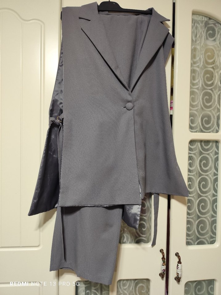 Uzun Gri Düğmeli Kadın Yelek - Görsel 2