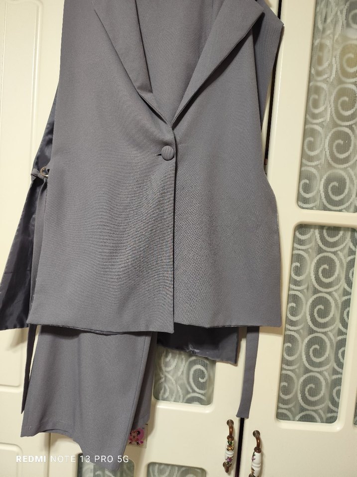 Uzun Gri Düğmeli Kadın Yelek - Görsel 4