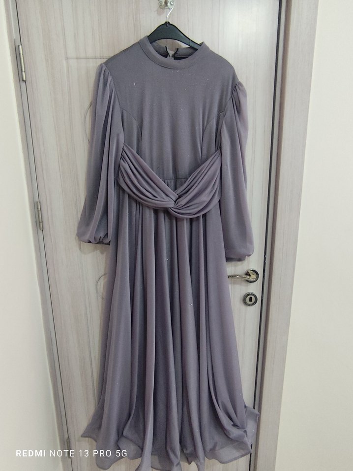 Gri Uzun Kollu Yüksek Yakalı Kadın Abiye Elbise - Görsel 3