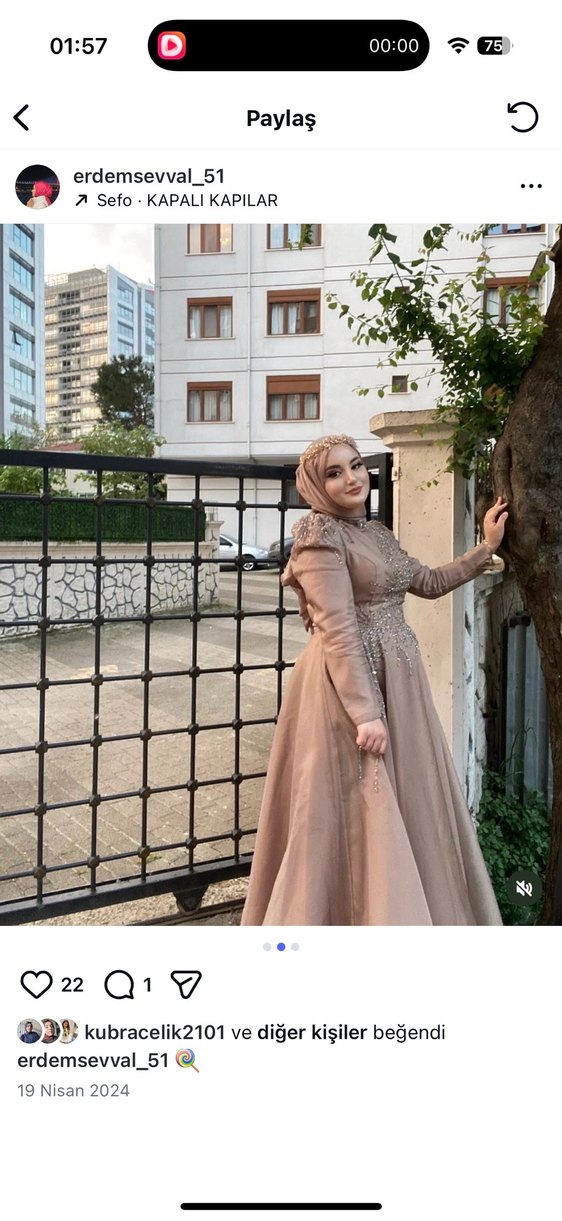 Uzun Kol Drapeli Bej Tesettür Abiye - Görsel 2