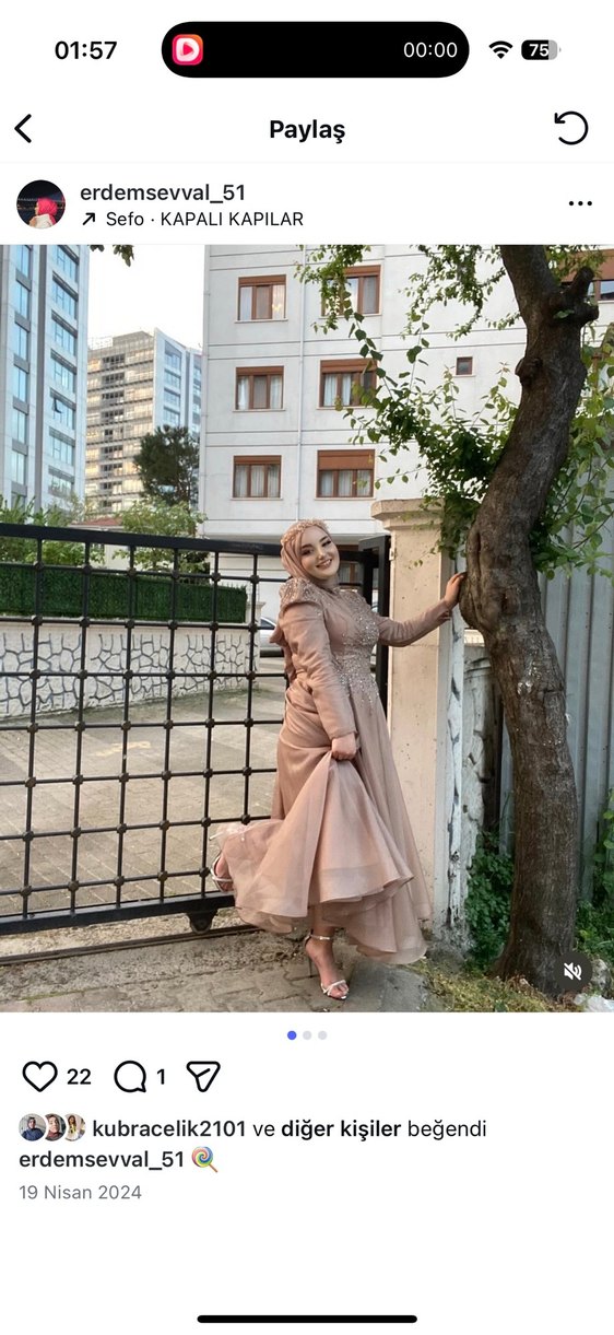 Uzun Kol Drapeli Bej Tesettür Abiye - Görsel 3