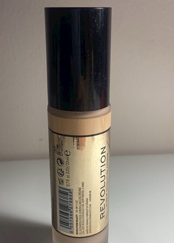 Revolution Conceal & Glow Aydınlatıcı Fondöten F3 - Görsel 3