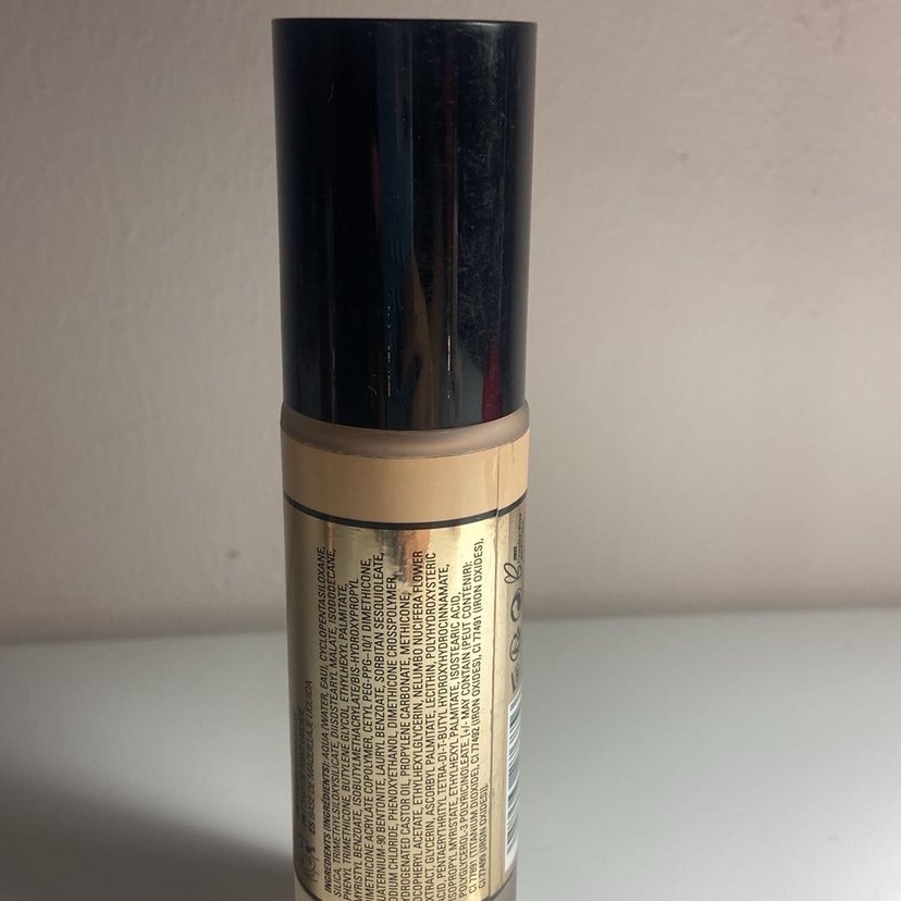 Revolution Conceal & Glow Aydınlatıcı Fondöten F3 - Görsel 2