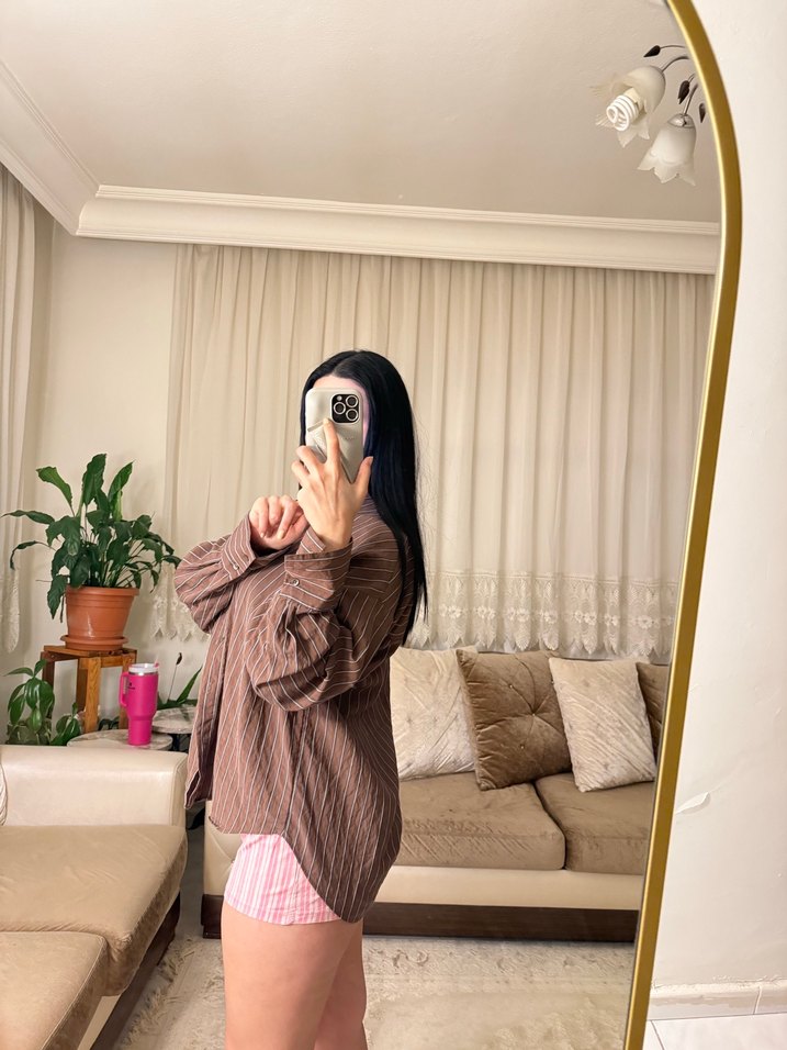 V Yaka Düğmeli Kahverengi Kadın Gömlek - Görsel 3