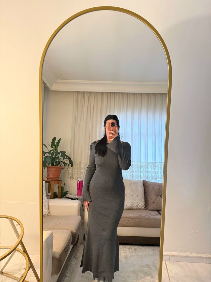 Gri Yüksek Yakalı Uzun Triko Elbise - Görsel 2