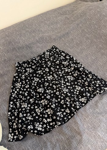 Çiçek Desenli Siyah Mini Etek - Görsel 2