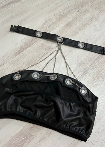 Zincir Detaylı Siyah Deri Straplez crop - Görsel 2