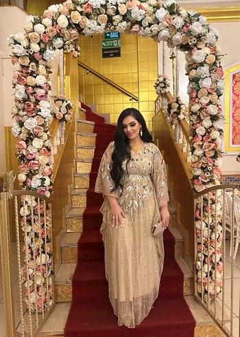 Altın Renkli Uzun Drapeli Kadın Abiye - Görsel 3