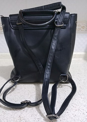 Siyah Deri Sırt ve Omuz Çantası
 Kemerli, 3 kere kullandım - Görsel 3