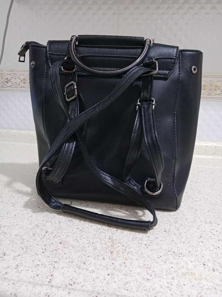 Siyah Deri Sırt ve Omuz Çantası
 Kemerli, 3 kere kullandım - Görsel 4