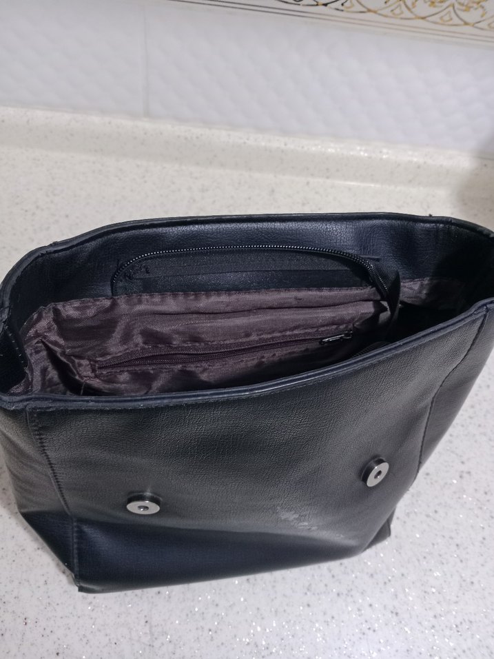 Siyah Deri Sırt ve Omuz Çantası
 Kemerli, 3 kere kullandım - Görsel 2