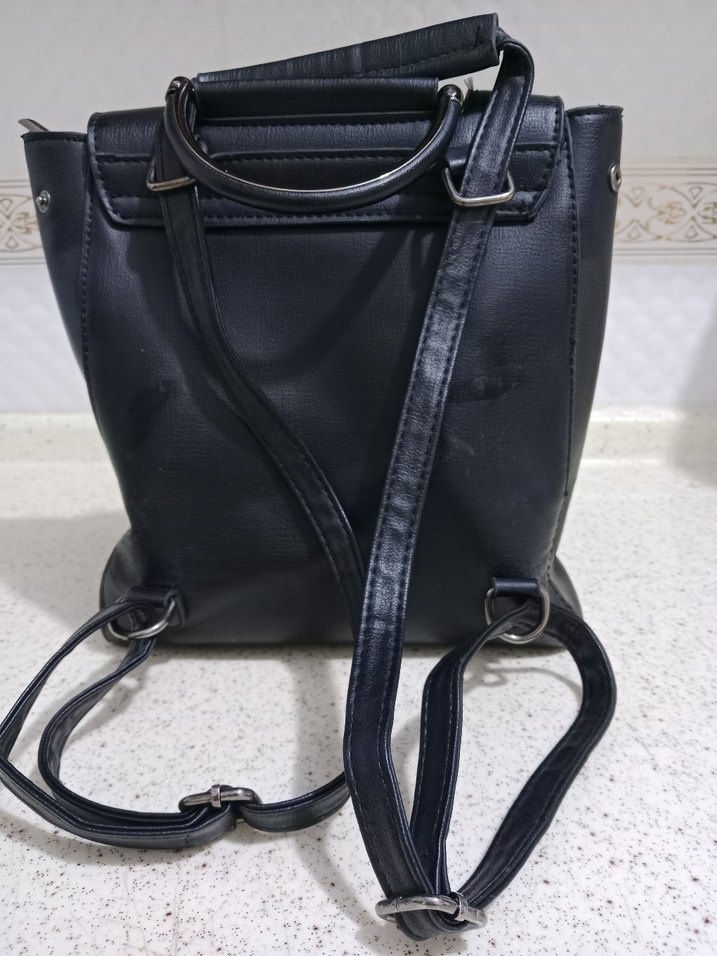 Siyah Deri Sırt ve Omuz Çantası
 Kemerli, 3 kere kullandım - Görsel 3