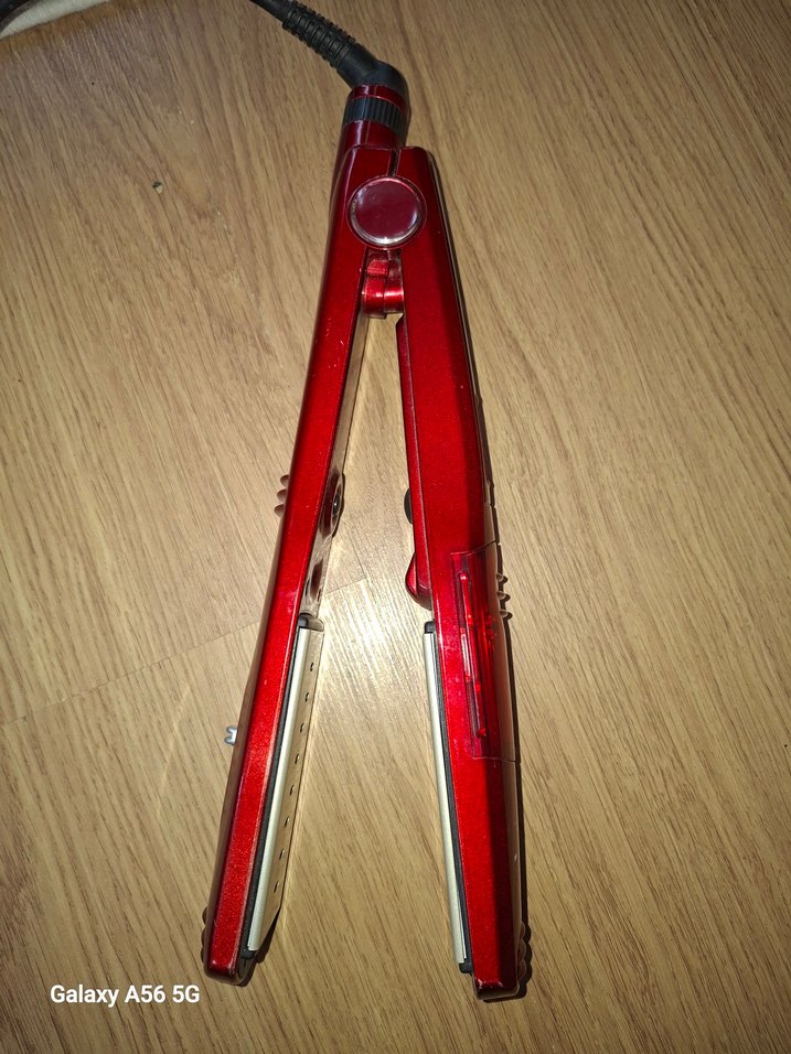 Babyliss Kırmızı Saç Düzleştirici - Görsel 2