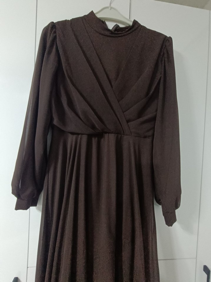 Uzun Kollu Koyu Kahverengi Şifon Elbise - Görsel 3